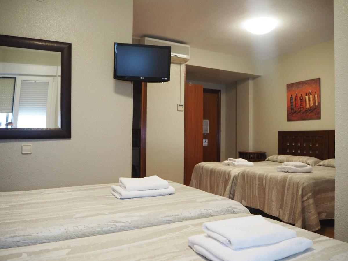 Hostal Acella Памплона Экстерьер фото